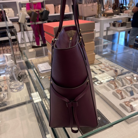 Michael Kors Gilly Large Drawstring Travel Leather Top Zip Tote 
Oxblood Color - Picture 9 of 16